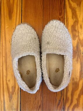 Acorn Cream Sherpa Slip-On Women’s Slippers